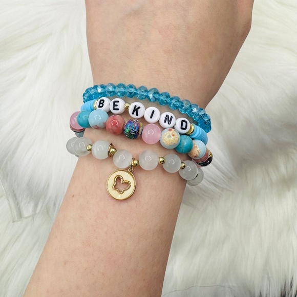 “Be Kind” Candy Beaded Bracelet - Blue theme - Picture 6 of 6